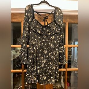EUC Free People Size Large Womens Flare Sleeve‎ Elegant Black and Cream Dress